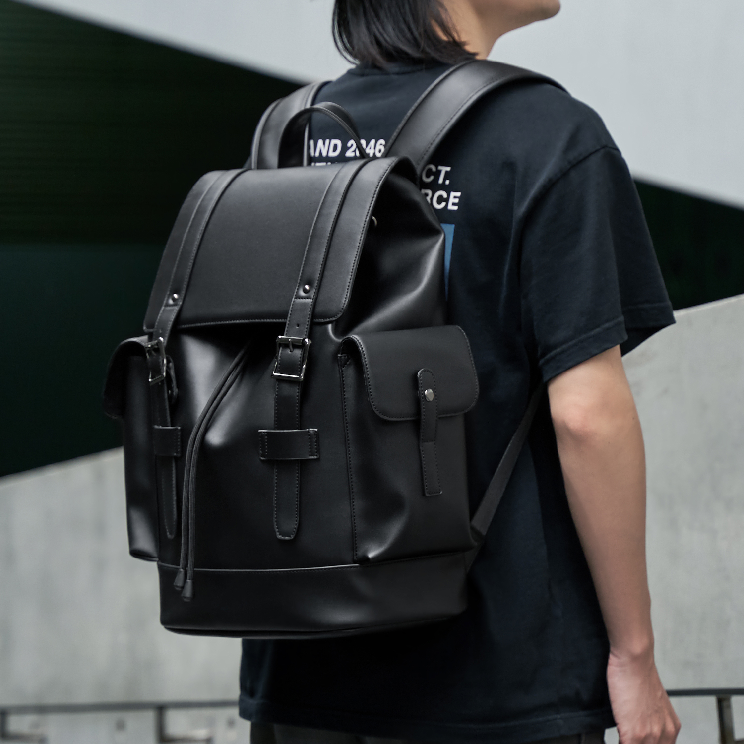 Interior Design Journal - MOYYI Premium-Rucksack aus PVC-Leder für Herren,