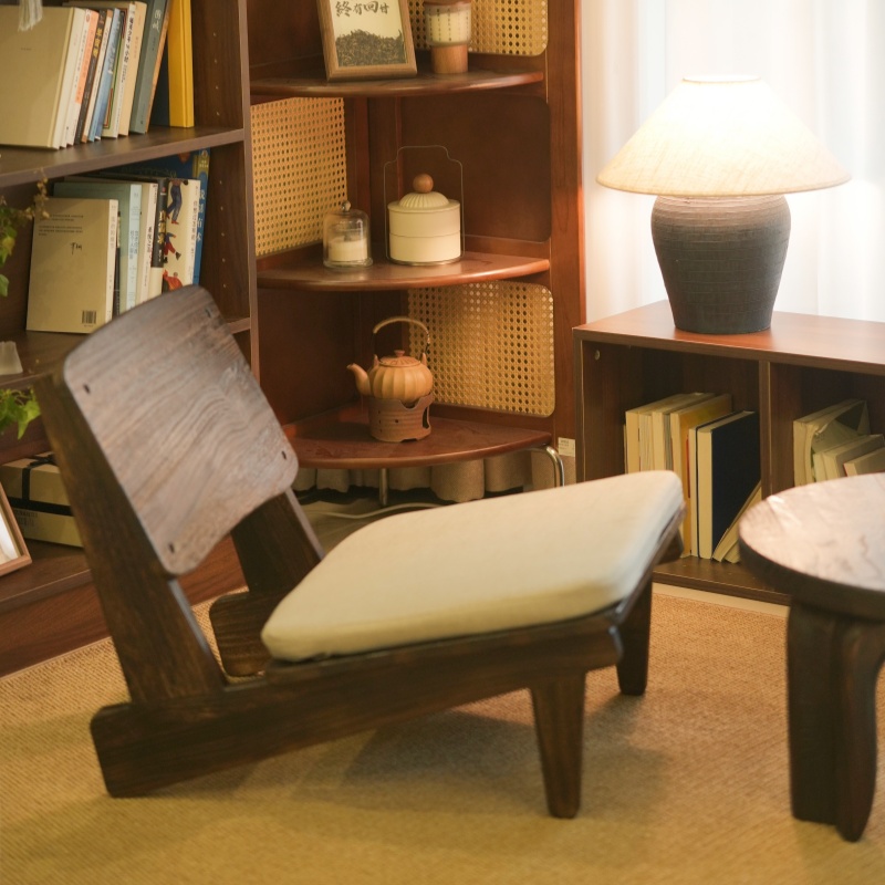 Interior Design Japanese - Minimalistischer Tatami-Stuhl – Massivholzdesign für Innenräume