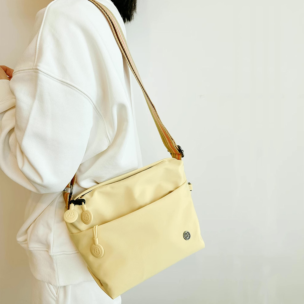 Schicke, ultraleichte Nylon-Um – Interior Design Intern Bewertung und Preis