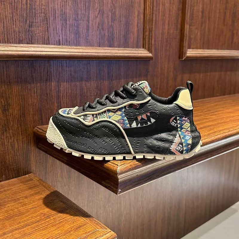 Klobige Turnschuhe für Herren, – Interior Design Mockup Bewertung und Preis